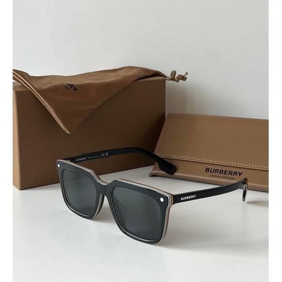 NEW Burberry BE4337F Carnaby Black Unisex Sunglasses - Picture 1 of 7